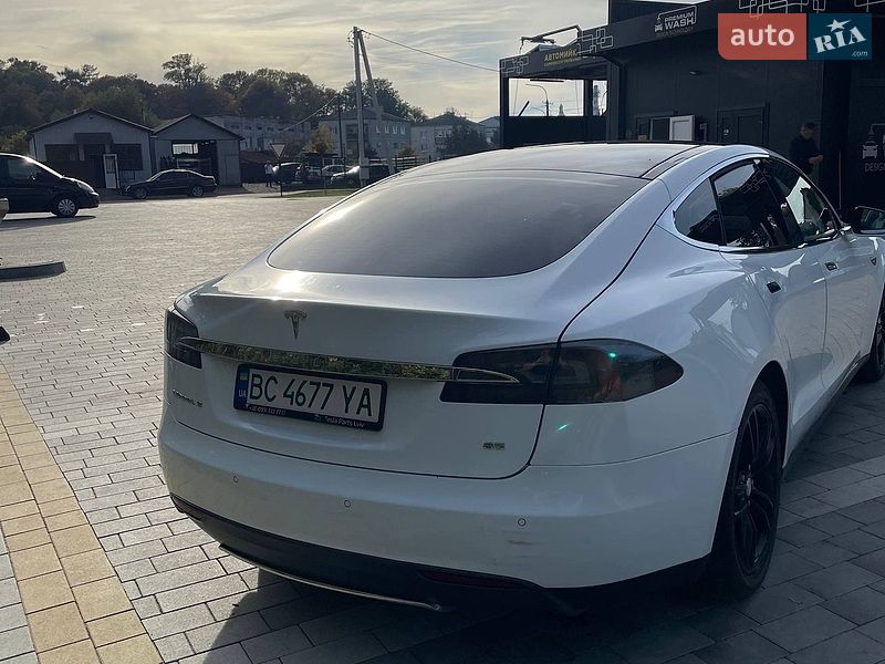 Ліфтбек Tesla Model S 2014 в Львові