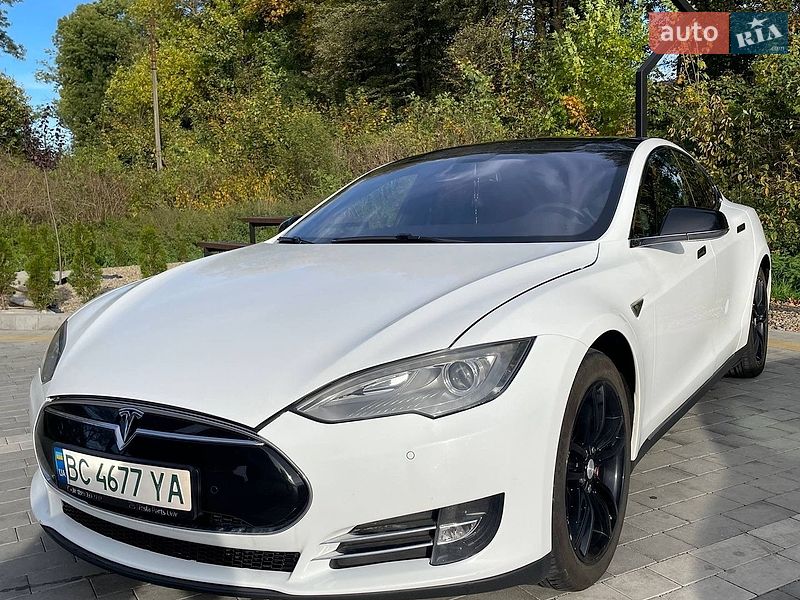Ліфтбек Tesla Model S 2014 в Львові