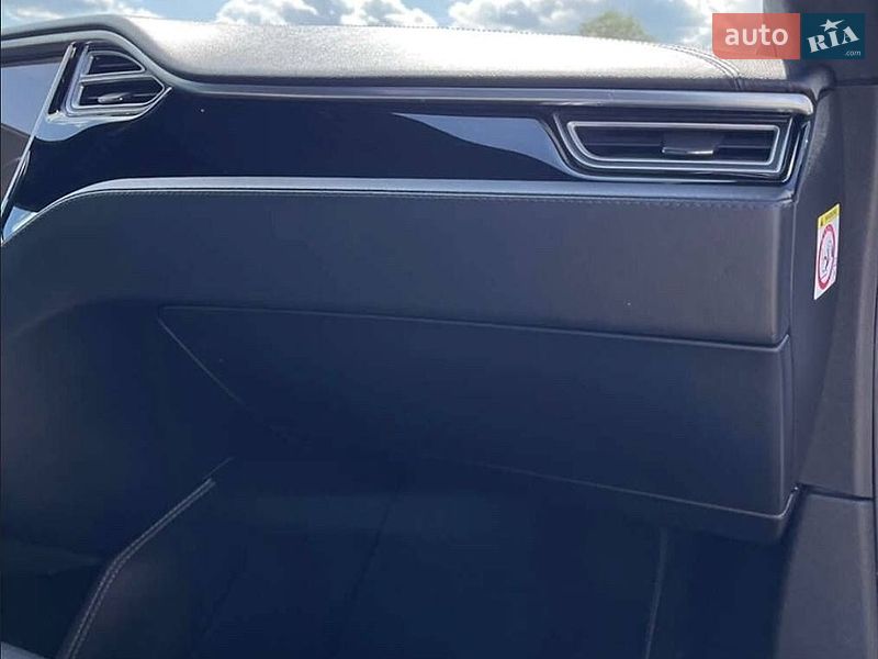 Ліфтбек Tesla Model S 2014 в Львові