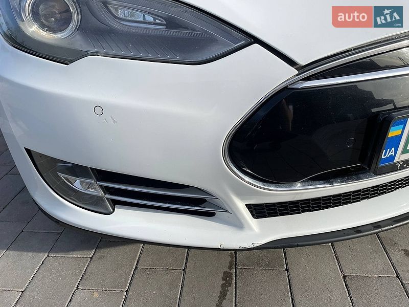 Ліфтбек Tesla Model S 2014 в Львові