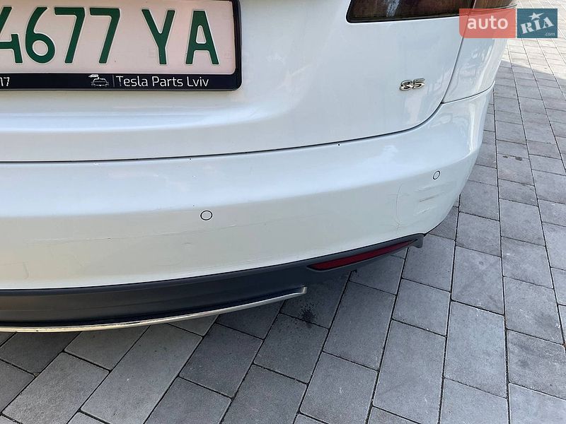 Ліфтбек Tesla Model S 2014 в Львові