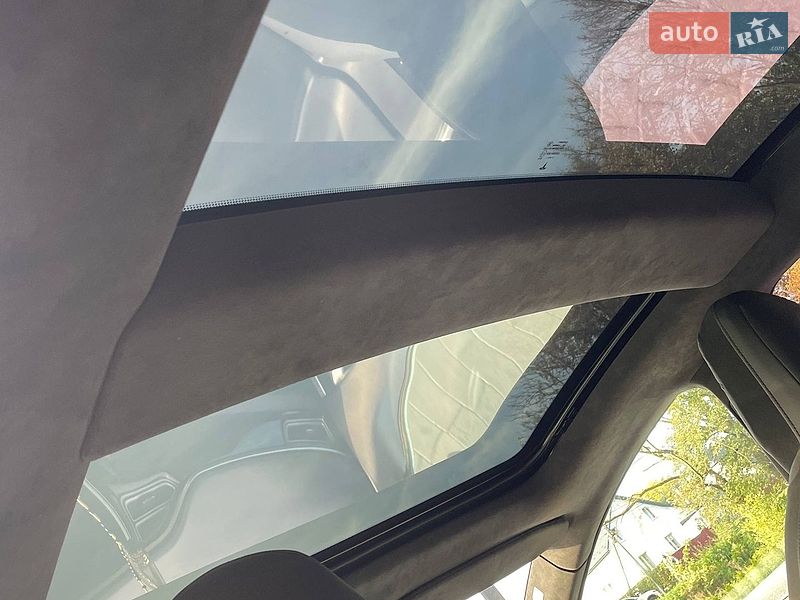 Ліфтбек Tesla Model S 2014 в Львові