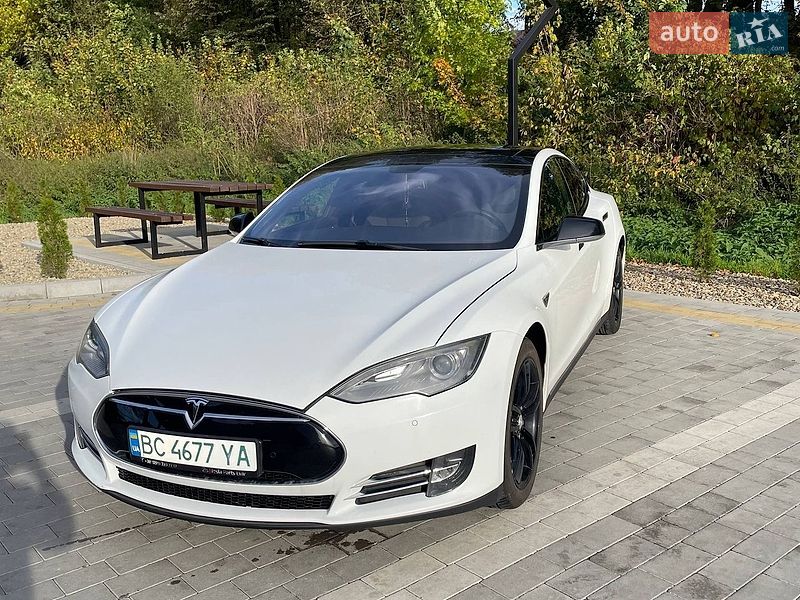 Ліфтбек Tesla Model S 2014 в Львові