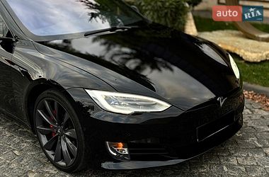 Лифтбек Tesla Model S 2017 в Львове