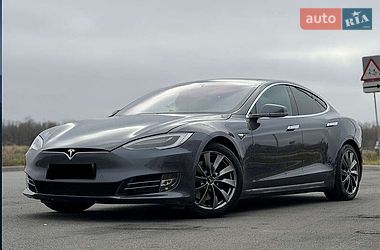 Ліфтбек Tesla Model S 2018 в Львові