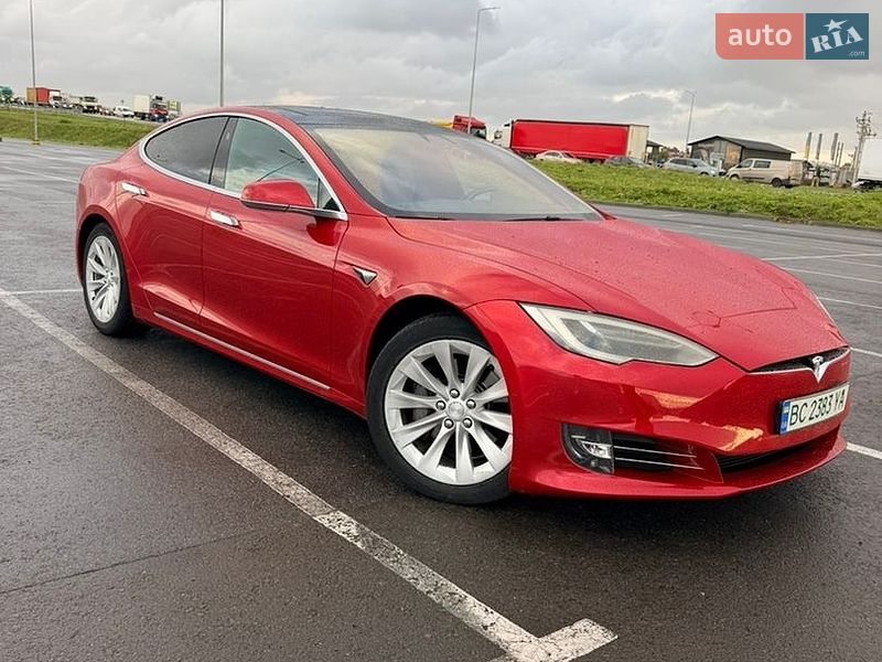 Лифтбек Tesla Model S 2018 в Львове