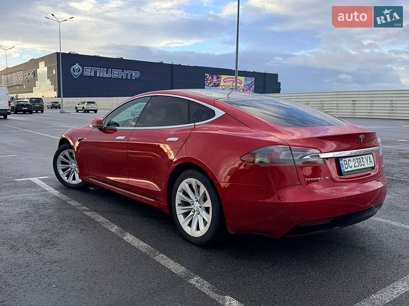 Лифтбек Tesla Model S 2018 в Львове