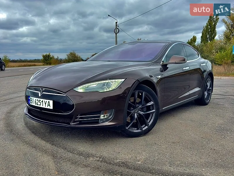 Tesla Model S 2013