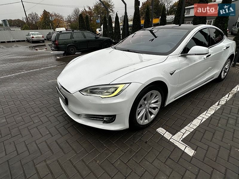 Ліфтбек Tesla Model S 2018 в Кам'янець-Подільському