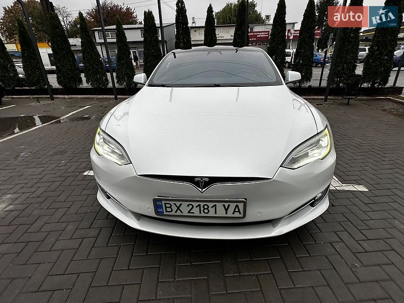 Ліфтбек Tesla Model S 2018 в Кам'янець-Подільському