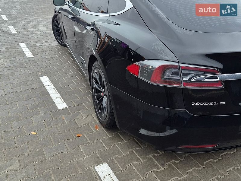 Лифтбек Tesla Model S 2018 в Киеве