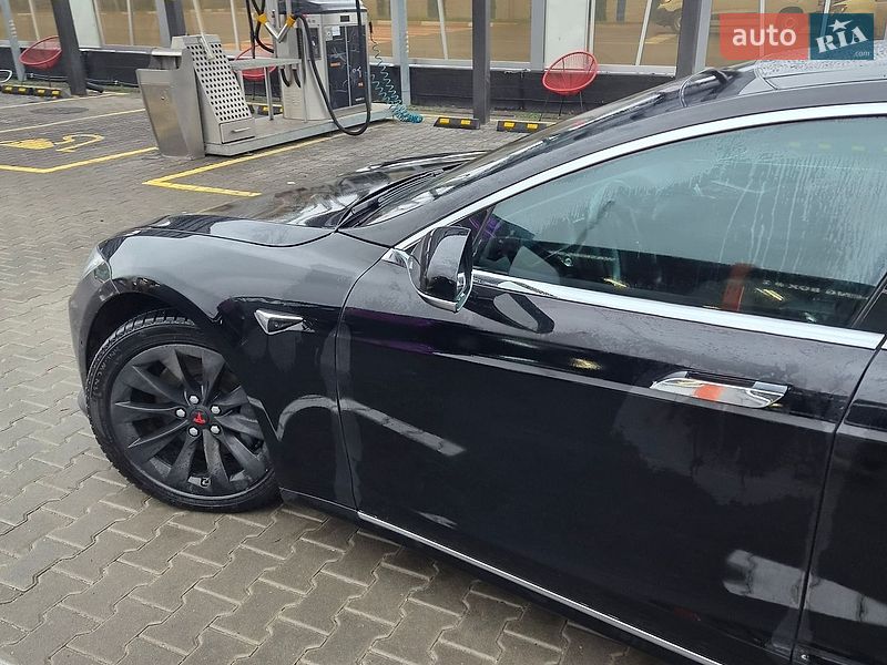 Лифтбек Tesla Model S 2018 в Киеве