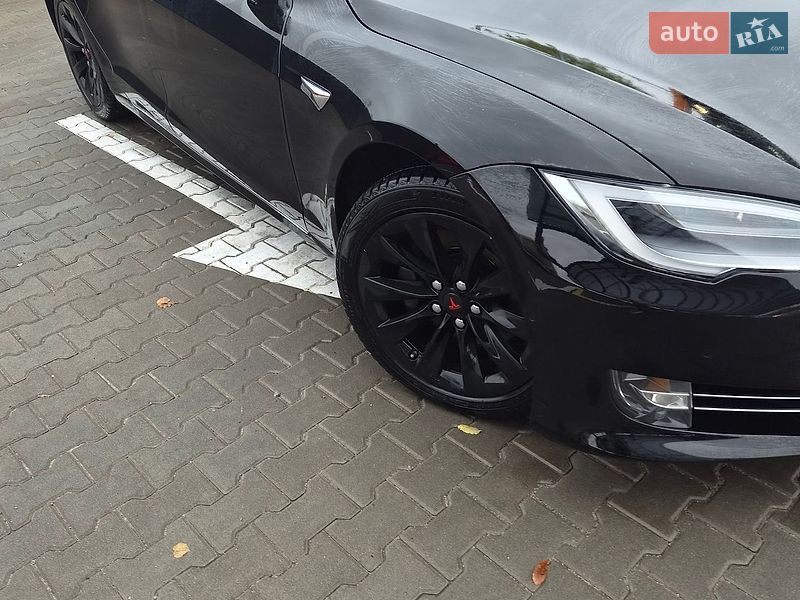 Лифтбек Tesla Model S 2018 в Киеве