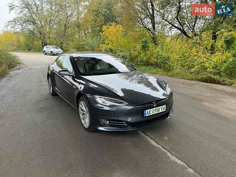 Лифтбек Tesla Model S 2020 в Днепре