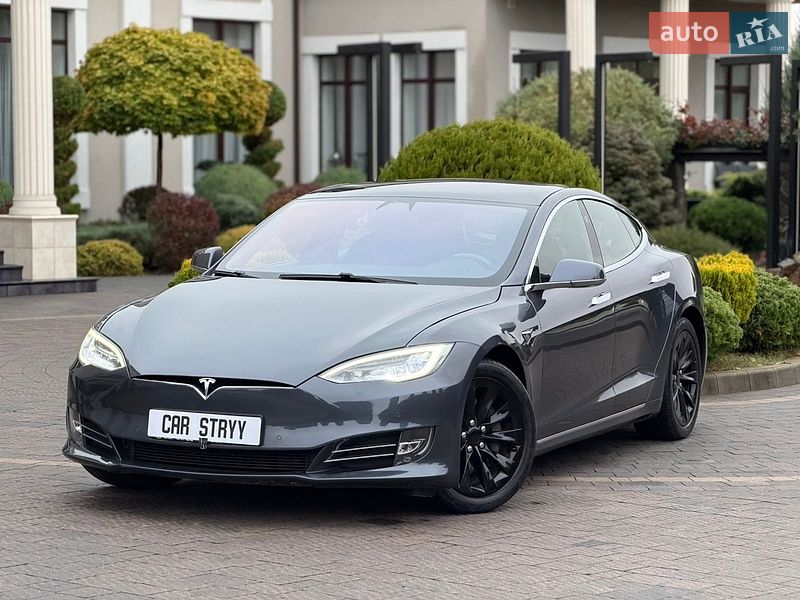 Tesla Model S 2020