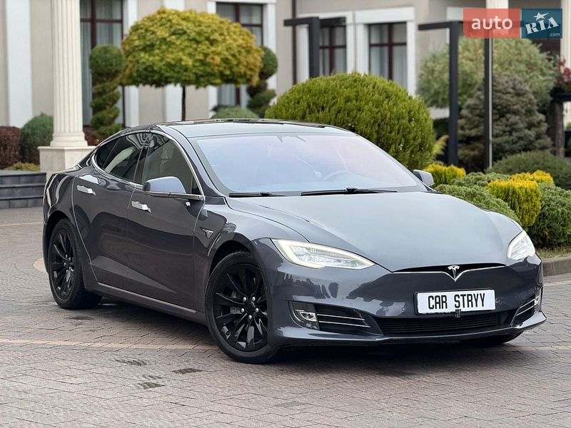 Ліфтбек Tesla Model S 2020 в Стрию