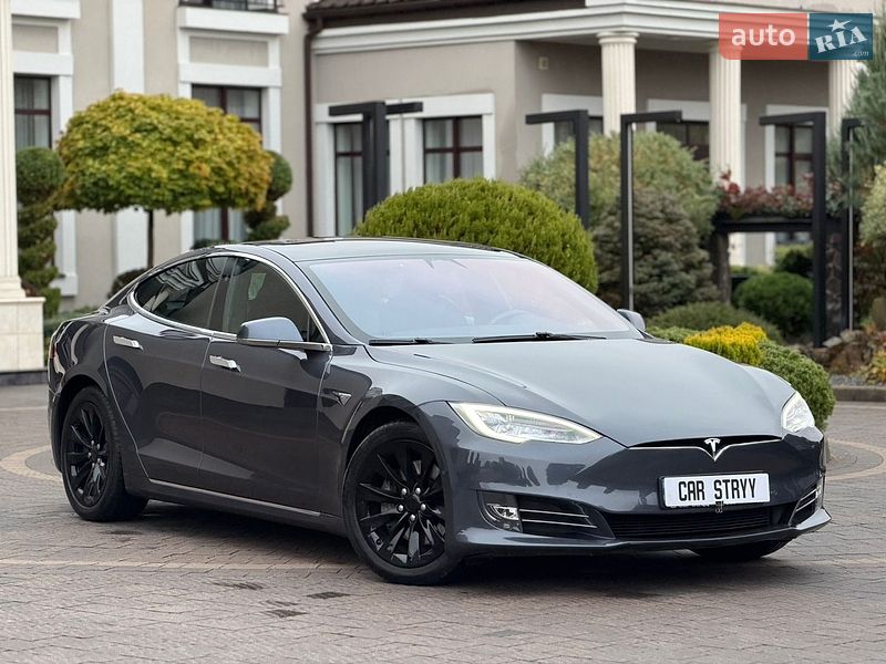 Ліфтбек Tesla Model S 2020 в Стрию