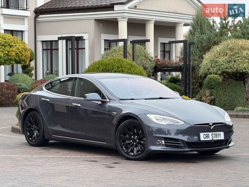 Ліфтбек Tesla Model S 2020 в Стрию