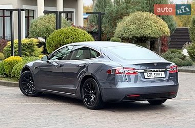 Ліфтбек Tesla Model S 2020 в Стрию