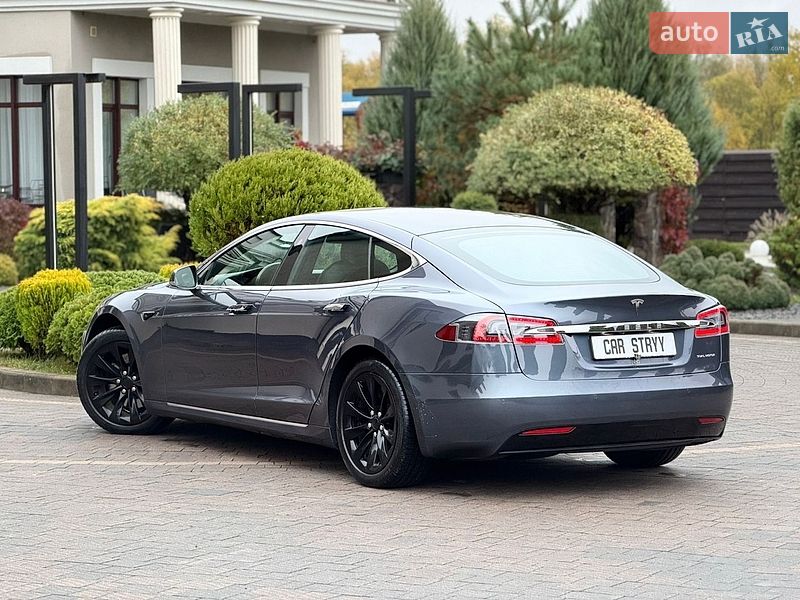 Ліфтбек Tesla Model S 2020 в Стрию