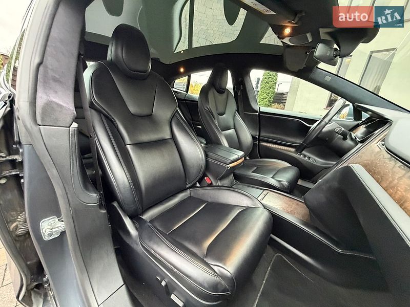 Ліфтбек Tesla Model S 2020 в Стрию