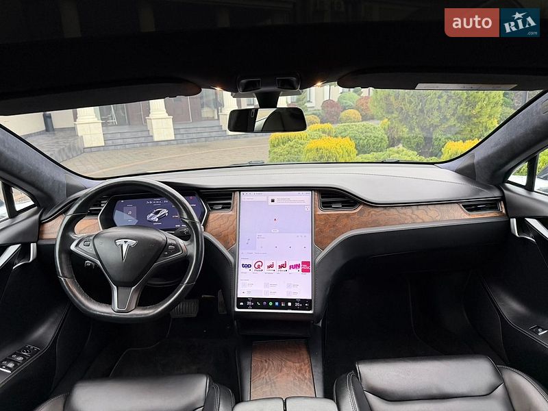 Ліфтбек Tesla Model S 2020 в Стрию