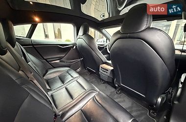 Ліфтбек Tesla Model S 2020 в Стрию
