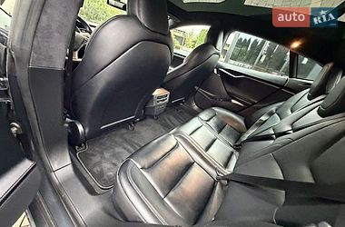 Ліфтбек Tesla Model S 2020 в Стрию