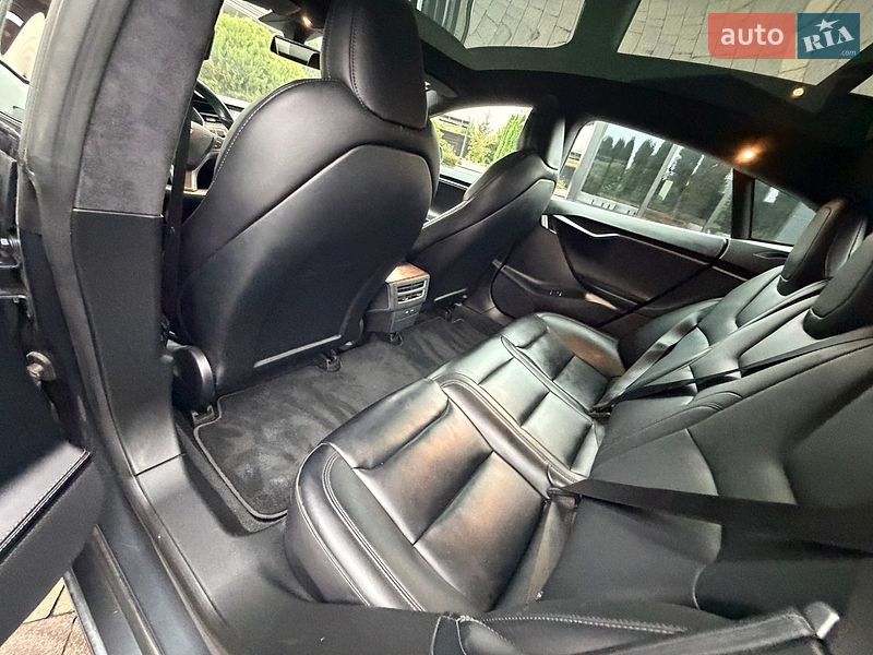 Ліфтбек Tesla Model S 2020 в Стрию