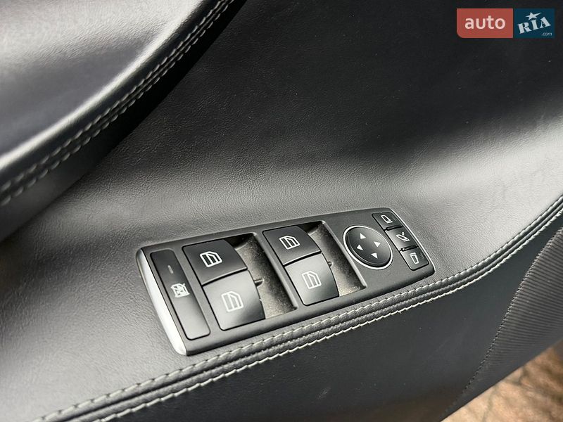 Ліфтбек Tesla Model S 2020 в Стрию
