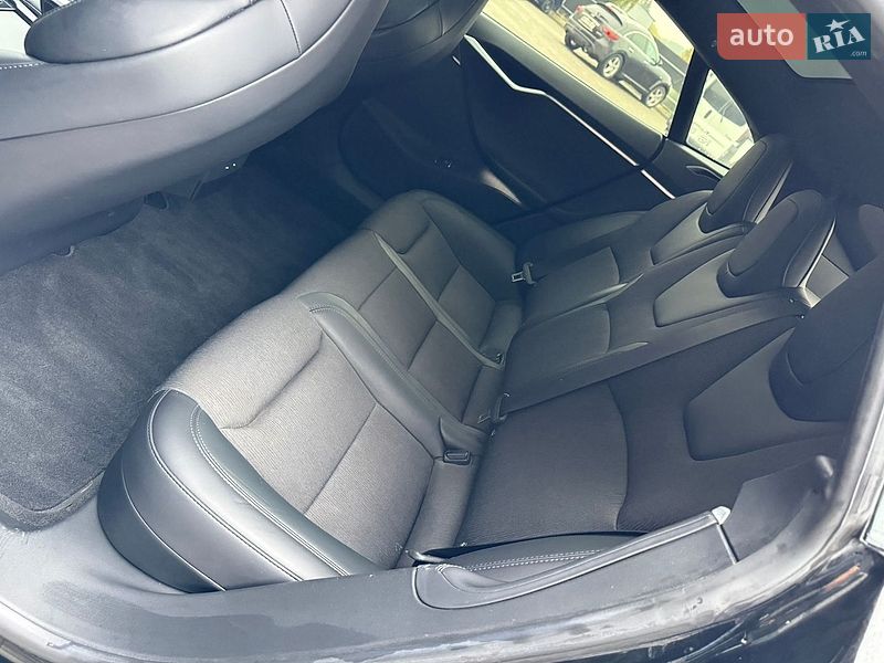 Лифтбек Tesla Model S 2018 в Ковеле