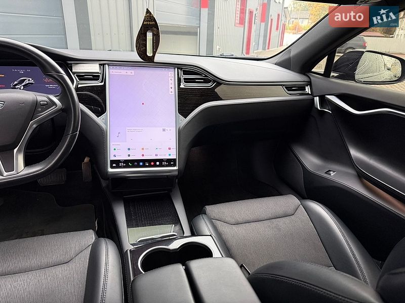Лифтбек Tesla Model S 2018 в Ковеле