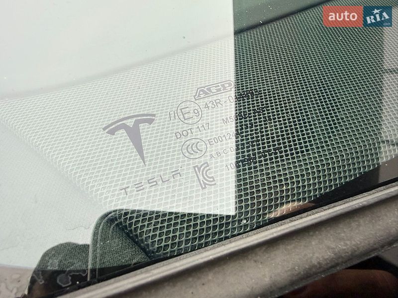 Лифтбек Tesla Model S 2018 в Ковеле