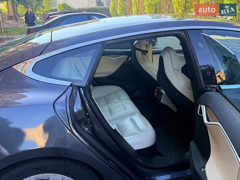 Ліфтбек Tesla Model S 2017 в Києві