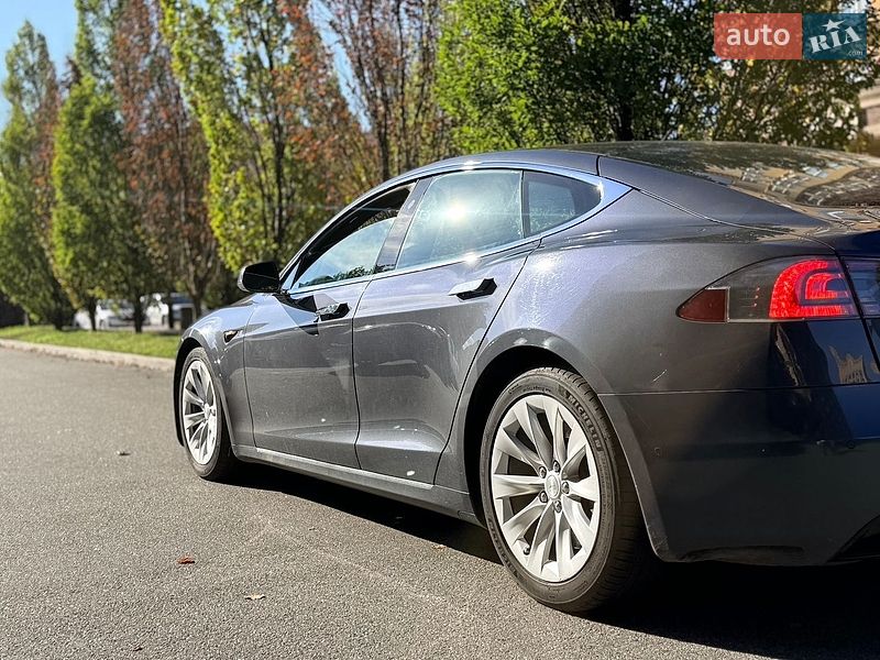Ліфтбек Tesla Model S 2017 в Києві