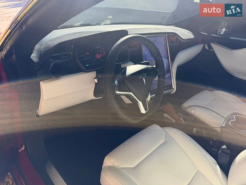 Лифтбек Tesla Model S 2017 в Киеве