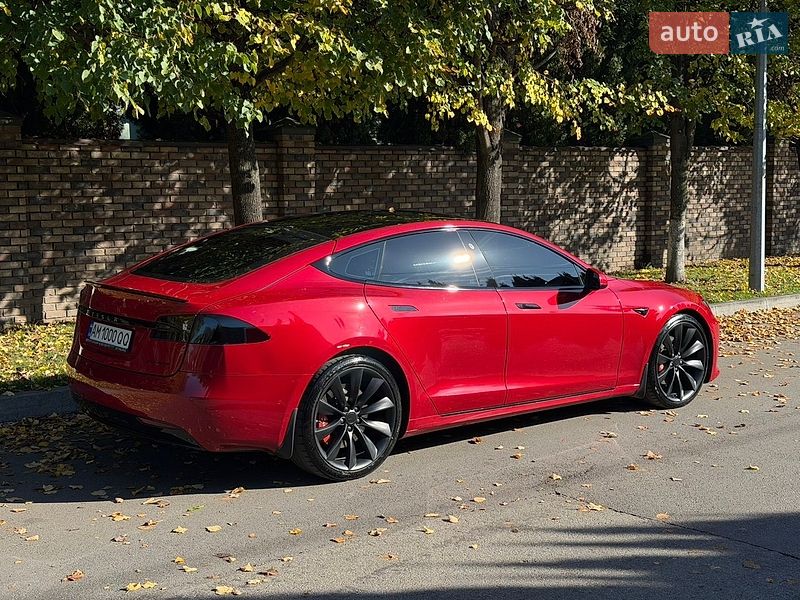 Лифтбек Tesla Model S 2017 в Киеве