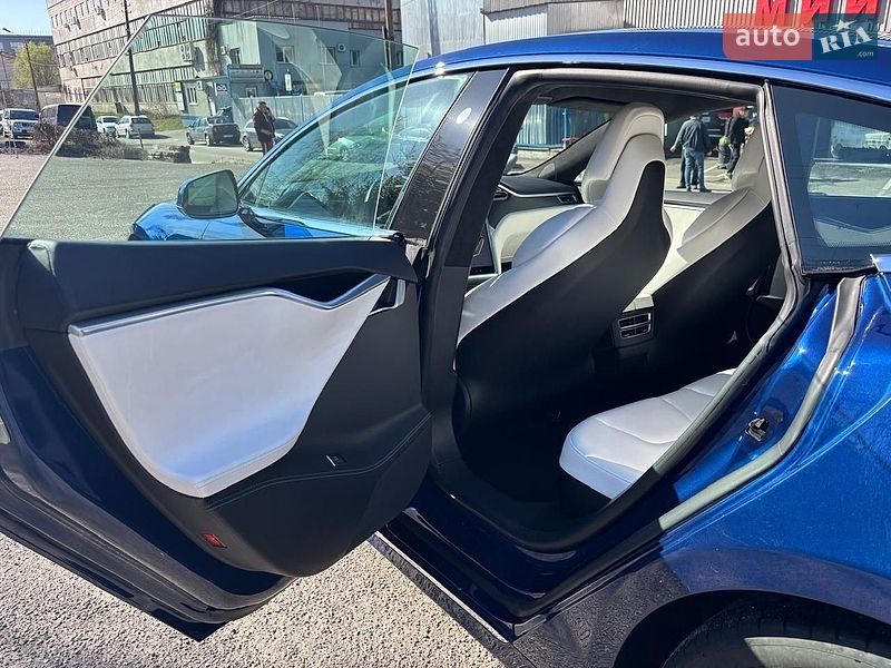 Ліфтбек Tesla Model S 2017 в Києві