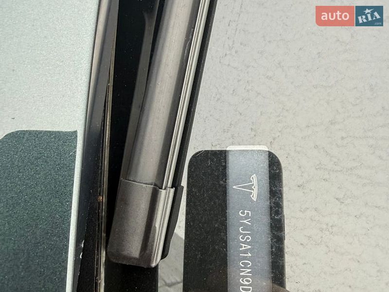 Ліфтбек Tesla Model S 2013 в Львові