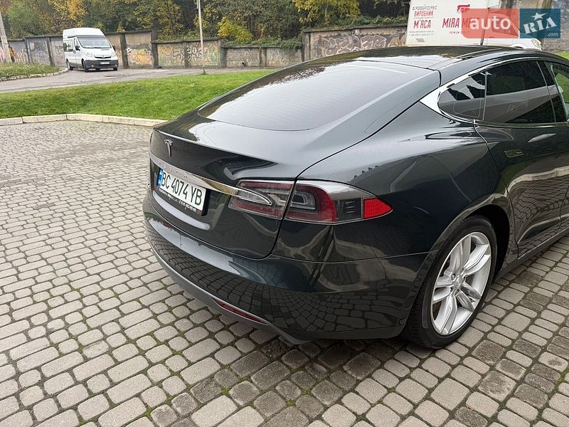 Ліфтбек Tesla Model S 2013 в Львові