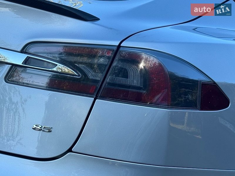 Лифтбек Tesla Model S 2013 в Дрогобыче