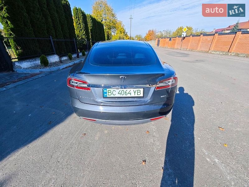 Ліфтбек Tesla Model S 2015 в Львові