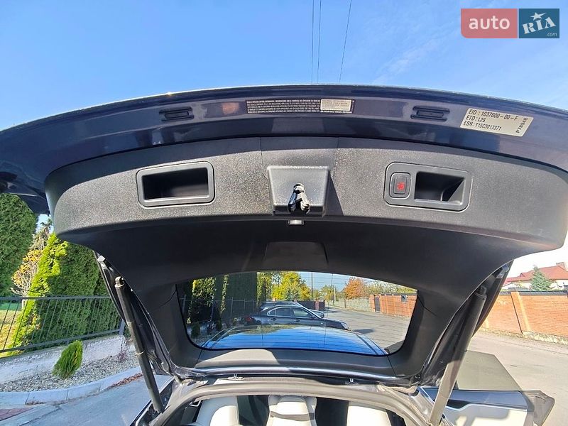 Ліфтбек Tesla Model S 2015 в Львові