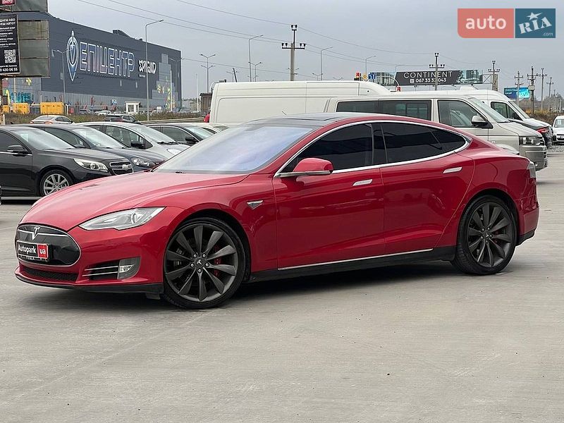 Лифтбек Tesla Model S 2013 в Львове