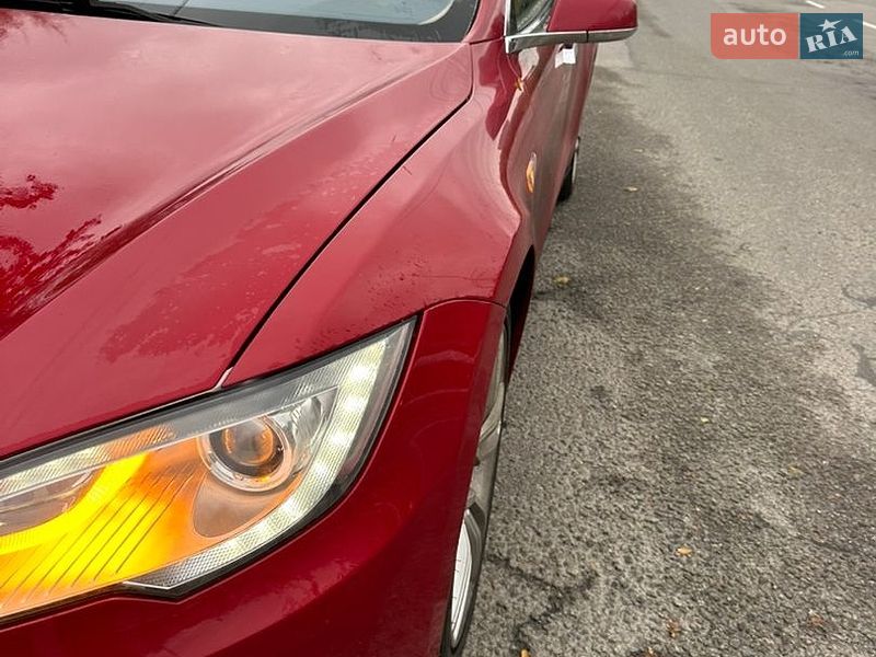Лифтбек Tesla Model S 2014 в Буче