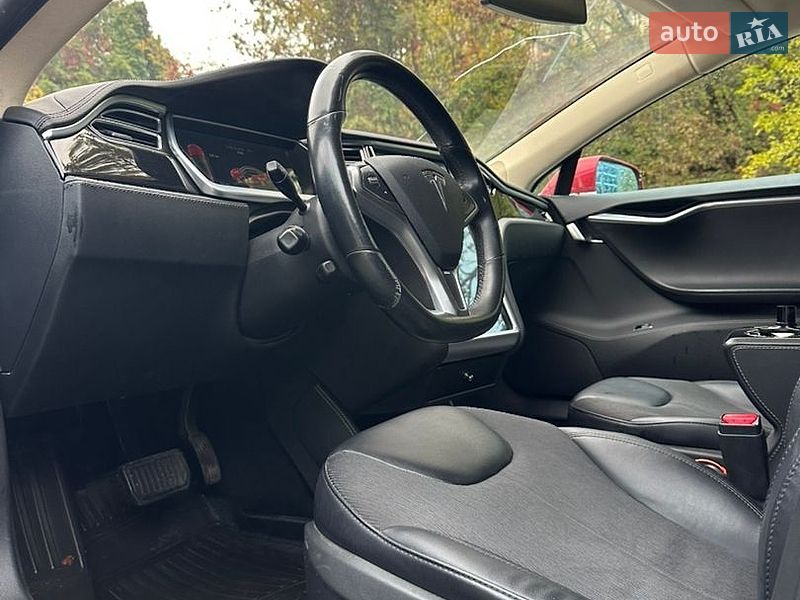 Лифтбек Tesla Model S 2014 в Буче