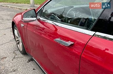 Лифтбек Tesla Model S 2014 в Буче