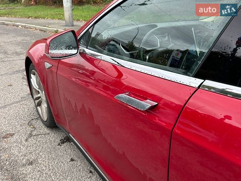 Лифтбек Tesla Model S 2014 в Буче