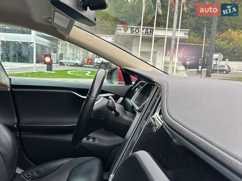 Лифтбек Tesla Model S 2014 в Буче