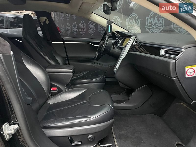 Ліфтбек Tesla Model S 2014 в Києві